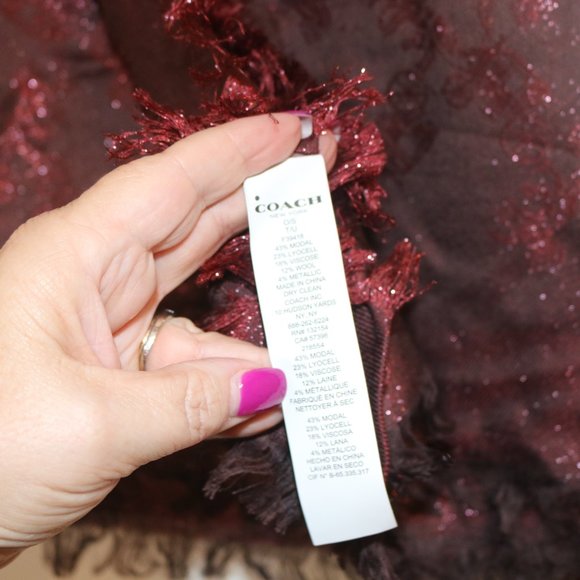 Horse and Carriage Lurex Shawl - Coach - Picture 3 of 3